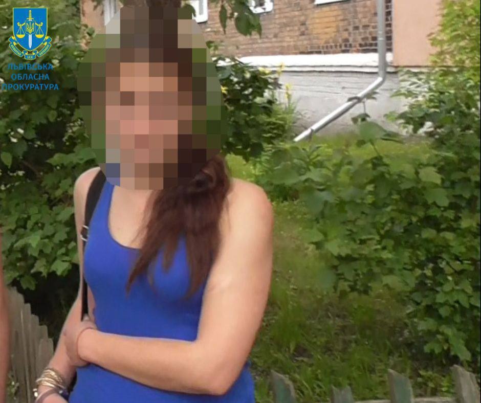 У Львові жінка побила чужу дитину  дерев’яним табуретом і металевим молотком