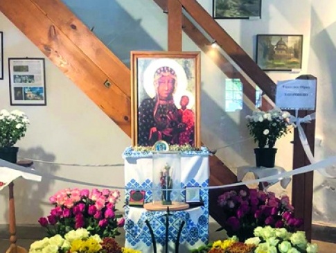 Замироточила ікона, біля якої моляться за мир в Україні