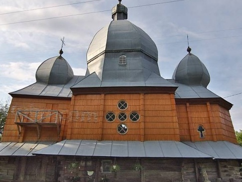 На Львівщині у храмі люди зцілюються після молитов перед чудотворним образом Богородиці