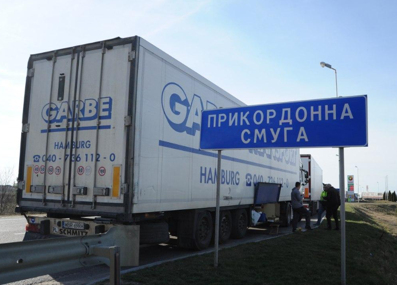 Українські перевізники розпочнуть протест у відповідь на кордоні з Польщею