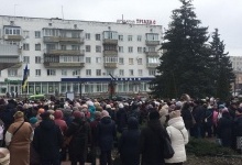 На Житомирщині пенсіонери вийшли на мітинг: вимагають не перераховувати чорнобильські  доплати до пенсії
