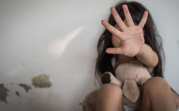 У Кривому Розі мати ґвалтувала рідну 2-річну доньку