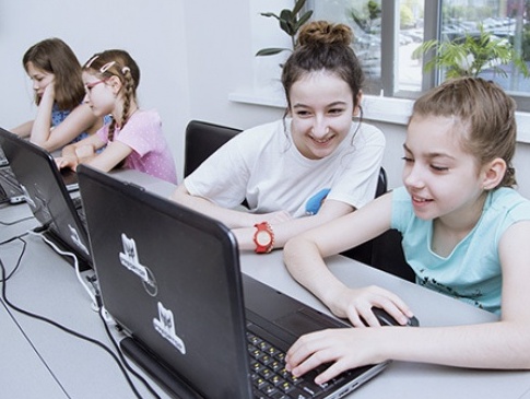 Для українських підлітків запустили безплатний ІТ-курс для побудови сайтів