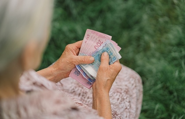Додадуть 600 гривень, але не всім: кого стосується надбавка до пенсії