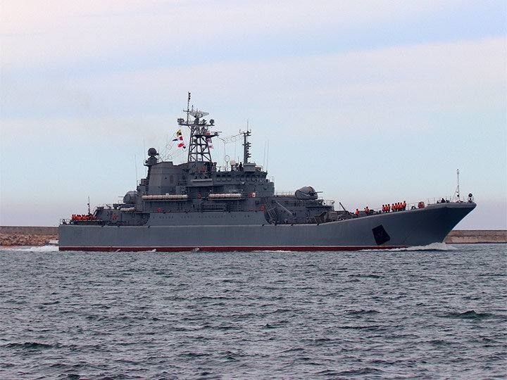 В Криму ЗСУ підбили два великих десантних кораблі росіян