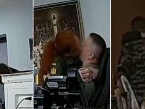 Скандал у Рівненському ТЦК: військком у службовому кабінеті цілувався з різними дівчатами