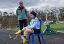 12-річна українка, яка втратила ноги через обстріл вокзалу Краматорська, готується до марафону