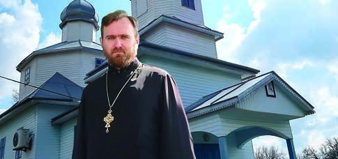 Священник на Поліссі перейшов з громадою у ПЦУ: батюшка став отцем