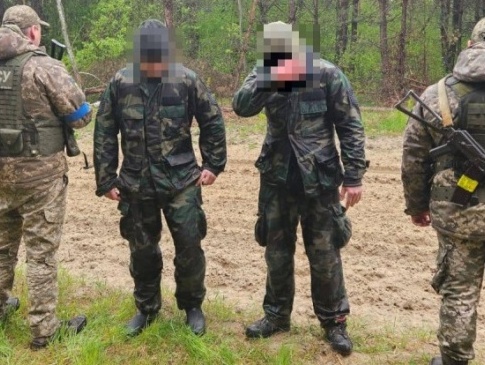 Прикордонники затримали двох волинян, які перепливли Західний Буг, аби повернутися в Україну.
