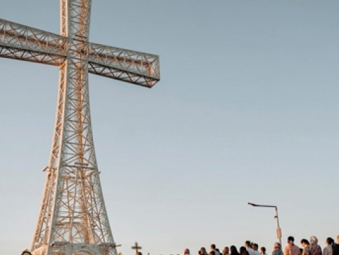 В Україні є село, де можна побачити вулкан, мамонтів і найбільший хрест
