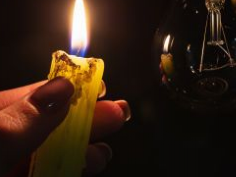 Українців попереджають про відключення світла: коли готувати свічки