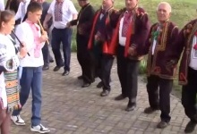 На Прикарпатті 225 чоловіків півтори години танцювали сербен