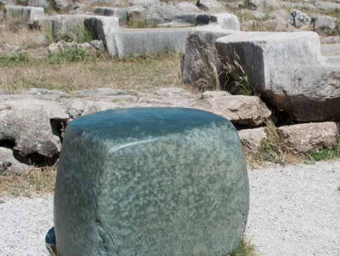 Знайшли монолітний «камінь бажань»: що про нього відомо