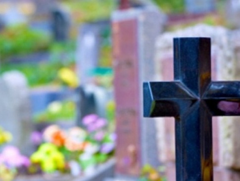 Українців застерігають не йти на кладовища у Провідну неділю