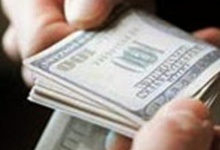 Луцький податківець приймав «подяку» грошима і талонами на бензин