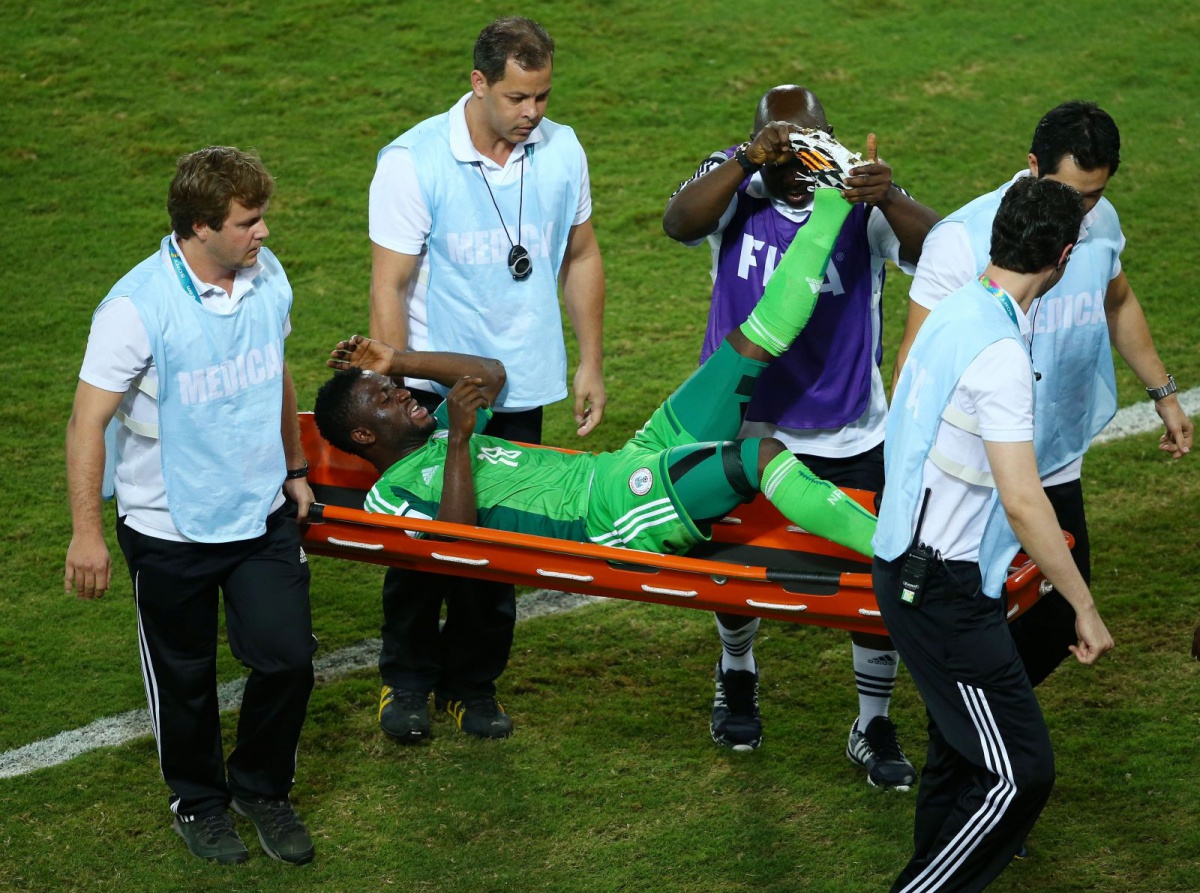 Бабатунде зламав руку і не зможе зіграти в 1/8 Чемпіонату світу проти Франції
