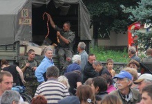 Голодні російські бойовики прийшли просити в українських військових їжу