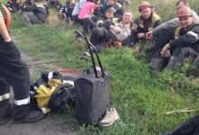 Терористи змушують шахтарів обшукувати і пакувати у мішки тіла пасажирів «Боїнга»