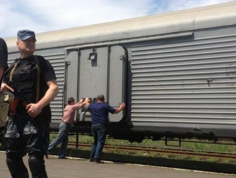 Потяг з тілами загиблих із збитого терористами «Боїнга» рушив на Харків