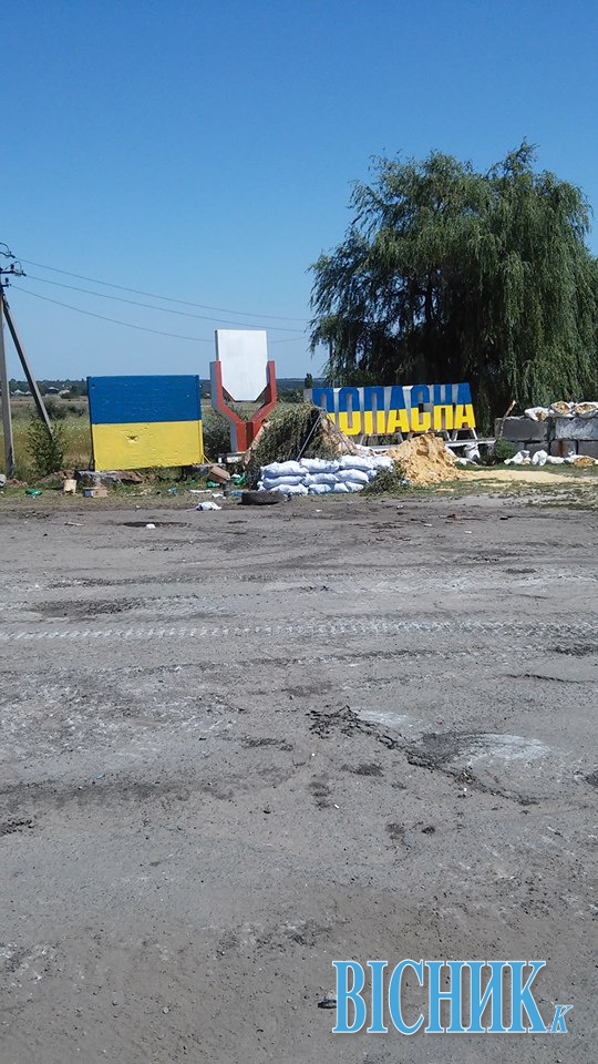 На мізерну зарплату бійці «Донбасу» купують жовту і блакитну фарби, щоб позначати визволені міста