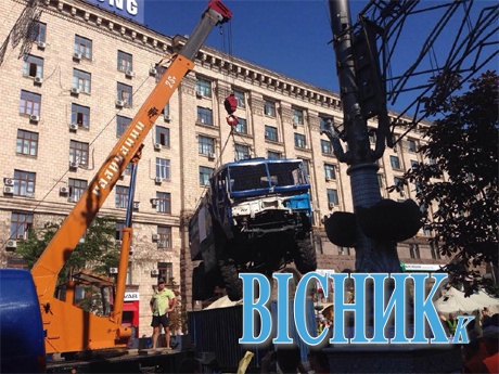 У Києві почали частково розбирати Майдан — не обходиться без сутичок навіть