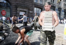 На Майдані почали будувати нові барикади