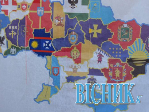 Вишивають карту України: кожна область зобразить на ній свій «регіональний» герб