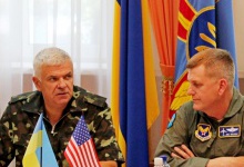 У Вінниці американські військові авіатори пообіцяли зробити українські літаки менш вразливими для ППО