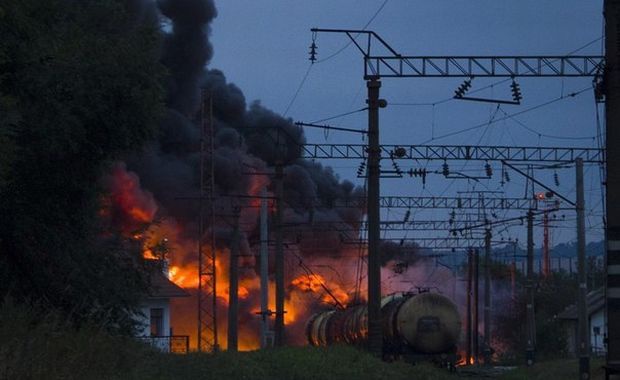 На Черкащині зійшли з рейок і загорілися цистерни з нафтопродуктами — згоріло 5 будинків