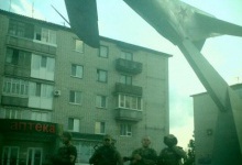 Колона російської техніки наступає на Новоазовськ, який обороняє «Азов»