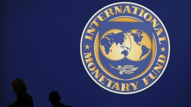 МВФ погодив черговий транш для України — гривня має стабілізуватися