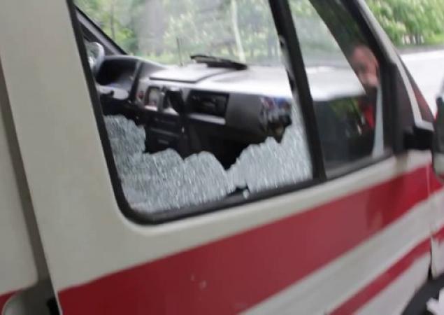 Під Маріуполем бойовики розстріляли автомобіль швидкої допомоги — водій, лікар і пацієнт загинули