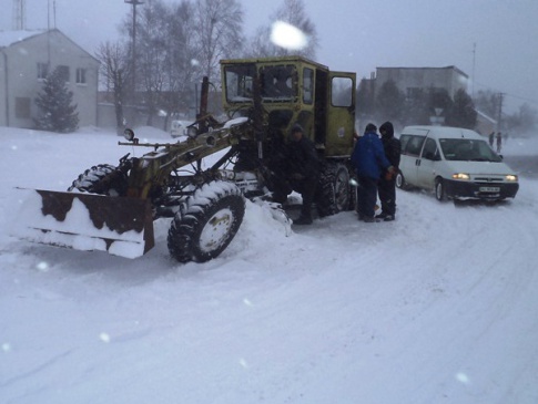 Волинські комунальники і дорожники бояться першого снігу, бо бракує пального