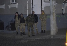 У Луцьку «Самооборона Майдану» бере в облогу ОВК № 22: принесли шини і буржуйку