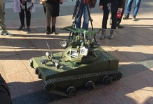 У Львові створили танк-розвідник і робота, який може... евакуйовувати поранених!