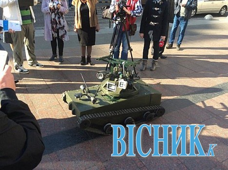У Львові створили танк-розвідник і робота, який може... евакуйовувати поранених!