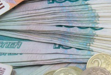 «Чорний вівторок» російської валюти: євро коштує 100 рублів, долар — 80