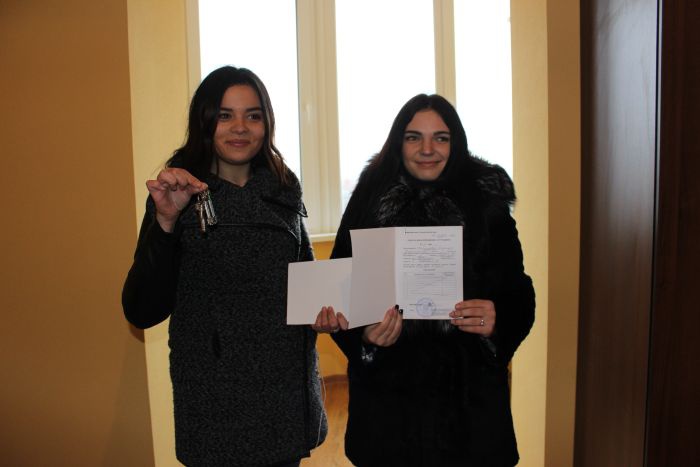 Дві дівчини-сироти отримали соціальне житло у Луцьку