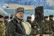 На Житомирщині Порошенко передав військовим бронемашини, літаки та автоматичні міномети