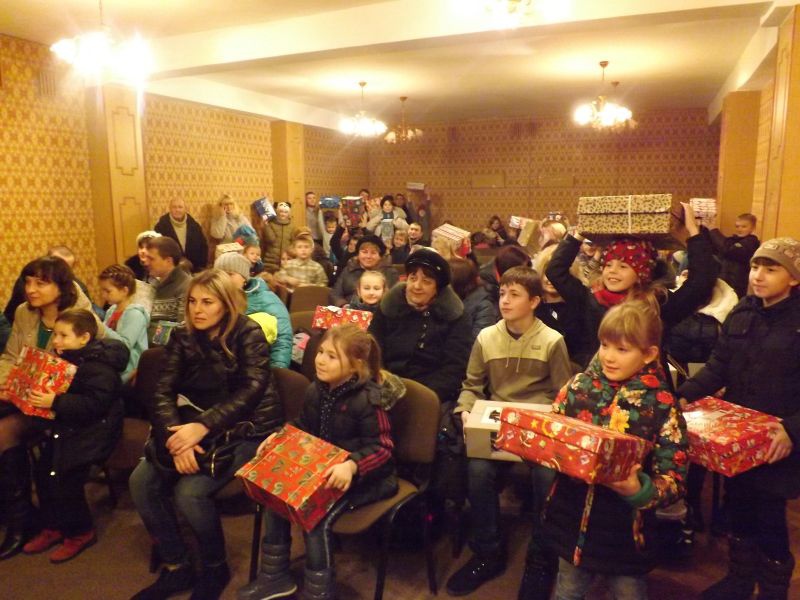 Німецькі діти прислали подарунки одноліткам з Луцька, батьки яких воюють на Донбасі