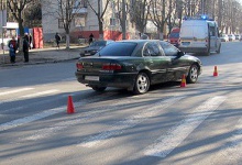 У Луцьку таксист збив на переході пенсіонера і маму з дитячим візочком