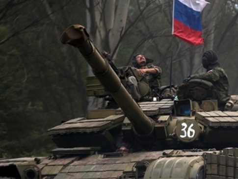 До військових, які виходять з Дебальцевого, прорвалися російські танки і розстріляли одну з колон