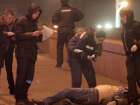Відео з камери відеоспостереження малює зовсім іншу картину вбивства Нємцова, ніж та, яку озвучували російські правоохоронці