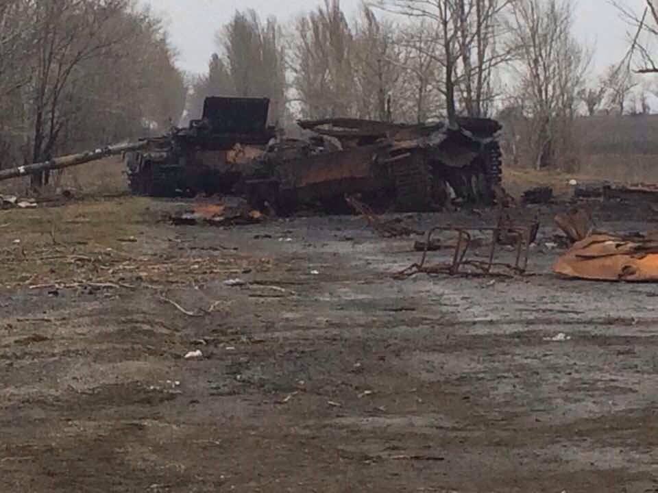 У Нововазовському районі українські партизани підірвали два танки з російськими екіпажами