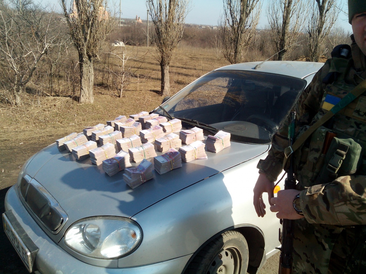 Українець перевозив до Артемівська 600 тисяч гривень