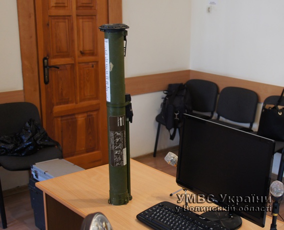 У Луцьку голові суду як натяк принесли на робоче місце корпус від гранатомета РПГ-26