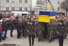 У Луцьку поховали загиблих міліціонера та офіцера 128 бригади, який перед смертю врятував бійця