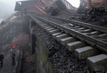 Бойовики «ЛНР» підірвали поїзд з вугіллям для України — вибухом зруйновано стратегічно важливий міст