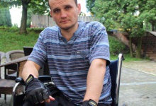Для важко пораненого героя Майдану з Луцька переобладнали авто під ручне керування