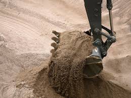 На Волині селяни виявили нелегальний кар’єр, з якого тисячами тонн вивозять пісок